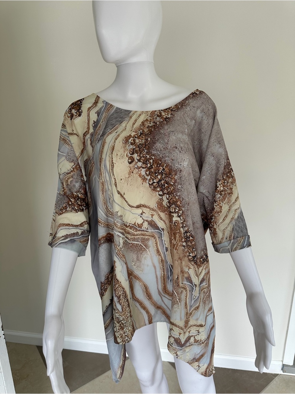 Abstract Marble-Print Women's Tunic Top in Beige & Gray